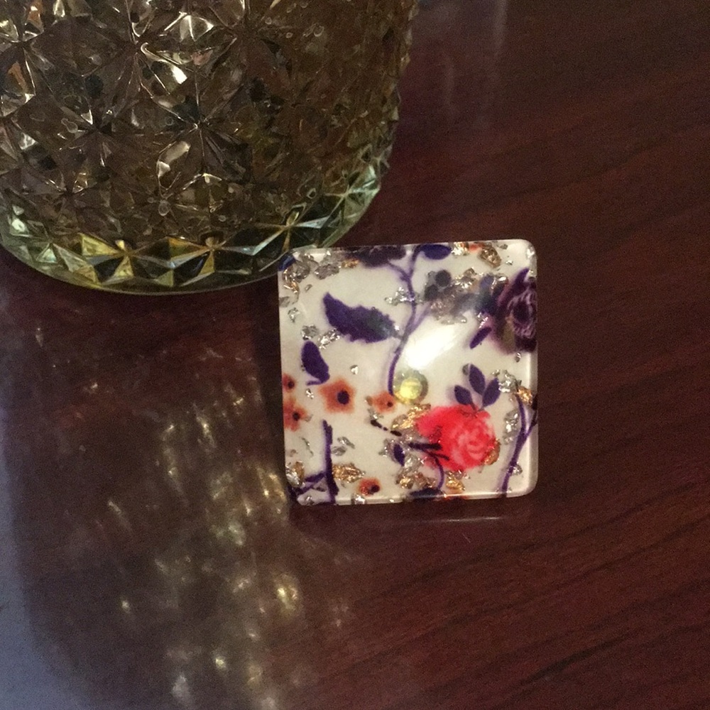 Size 8 Acrylic Floral print ring! EUC!